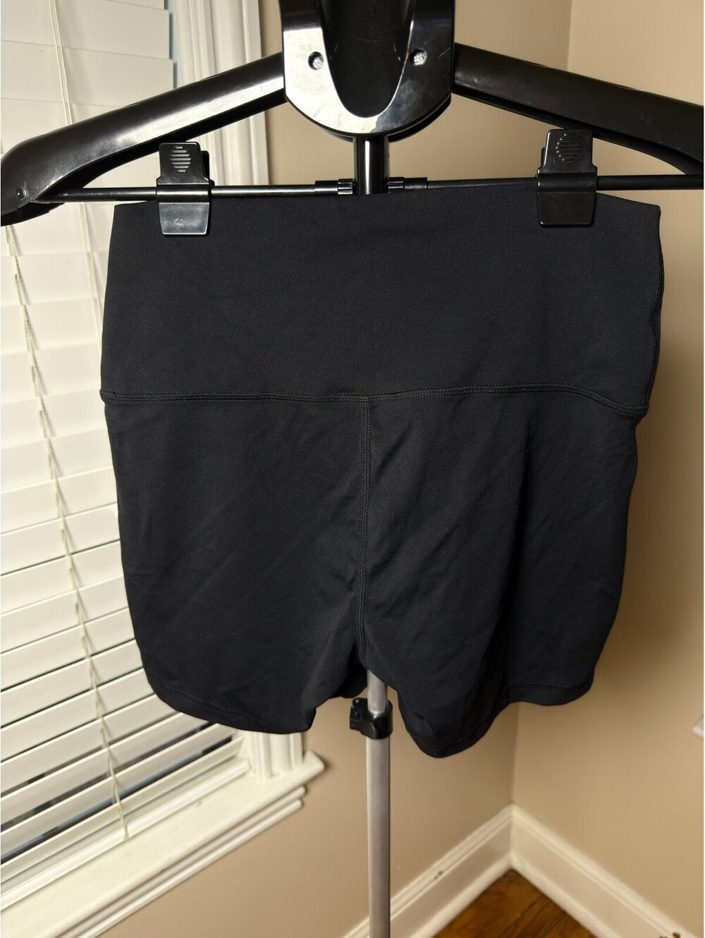 Quince Ultra-Form Bike Shorts Black 4” High Rise Yoga Athletic Stretch Size M NW - Picture 2 of 5
